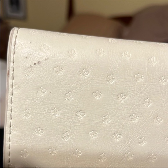 Winnie the Pooh Cream Clutch Wallet Loungefly & Disney Hard Tag VERY RARE - Picture 13 of 16